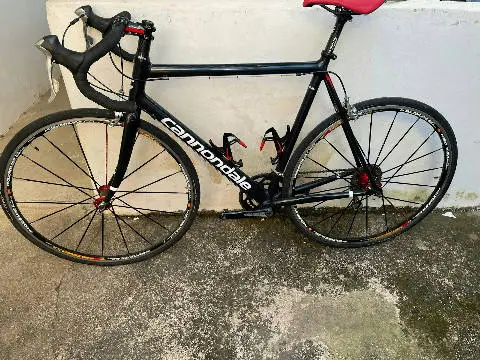 Bicicleta de carretera Cannondale de alto rendimiento